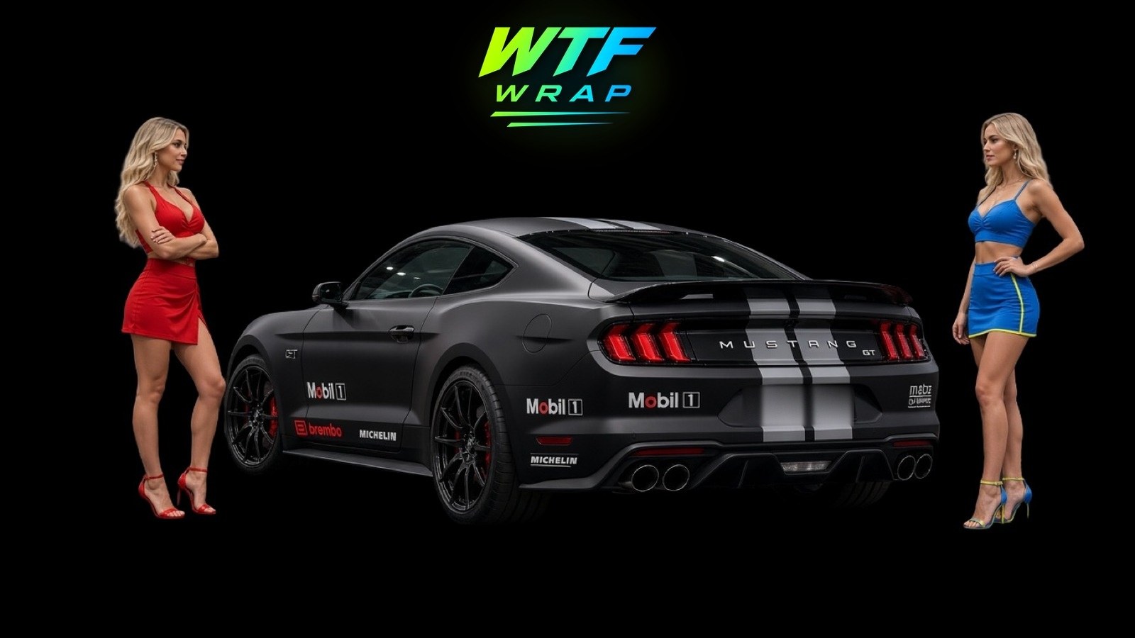 Matt-schwarz folierter Mustang mit Racing-Streifen, WTF WRAP Logo zwischen den Models